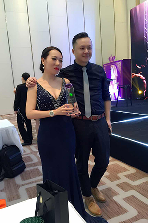 荣耀盛典与CEO合影